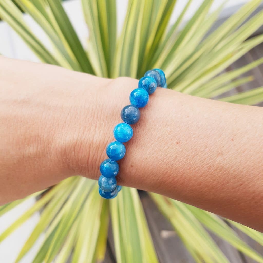 Bracelet extensible en apatite bleue fluo naturelle AAA | Bracelet en apatite de 17,8 à