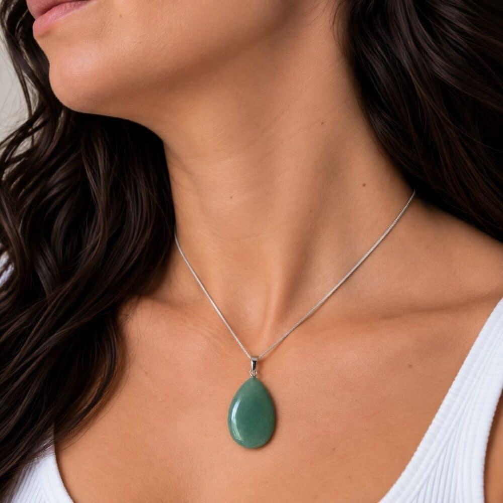 pendentif aventurine porté avec chaîne argent