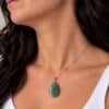 pendentif aventurine porté avec chaîne argent