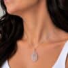 pendentif quartz rose porté avec chaîne argent