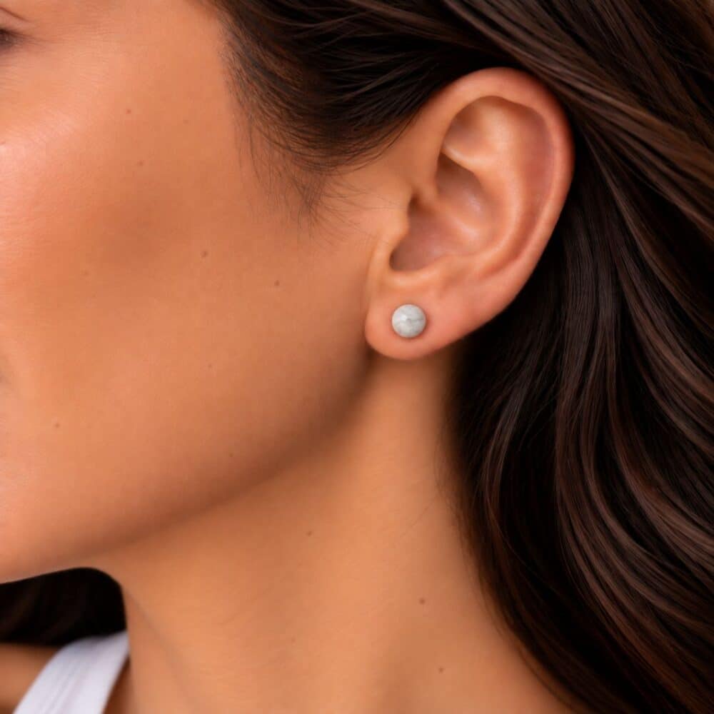 boucles oreilles puces howlite naturelle portees 6mm