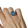 Bague labradorite argent 925 portée au doigt femme bijou lithothérapie réglable