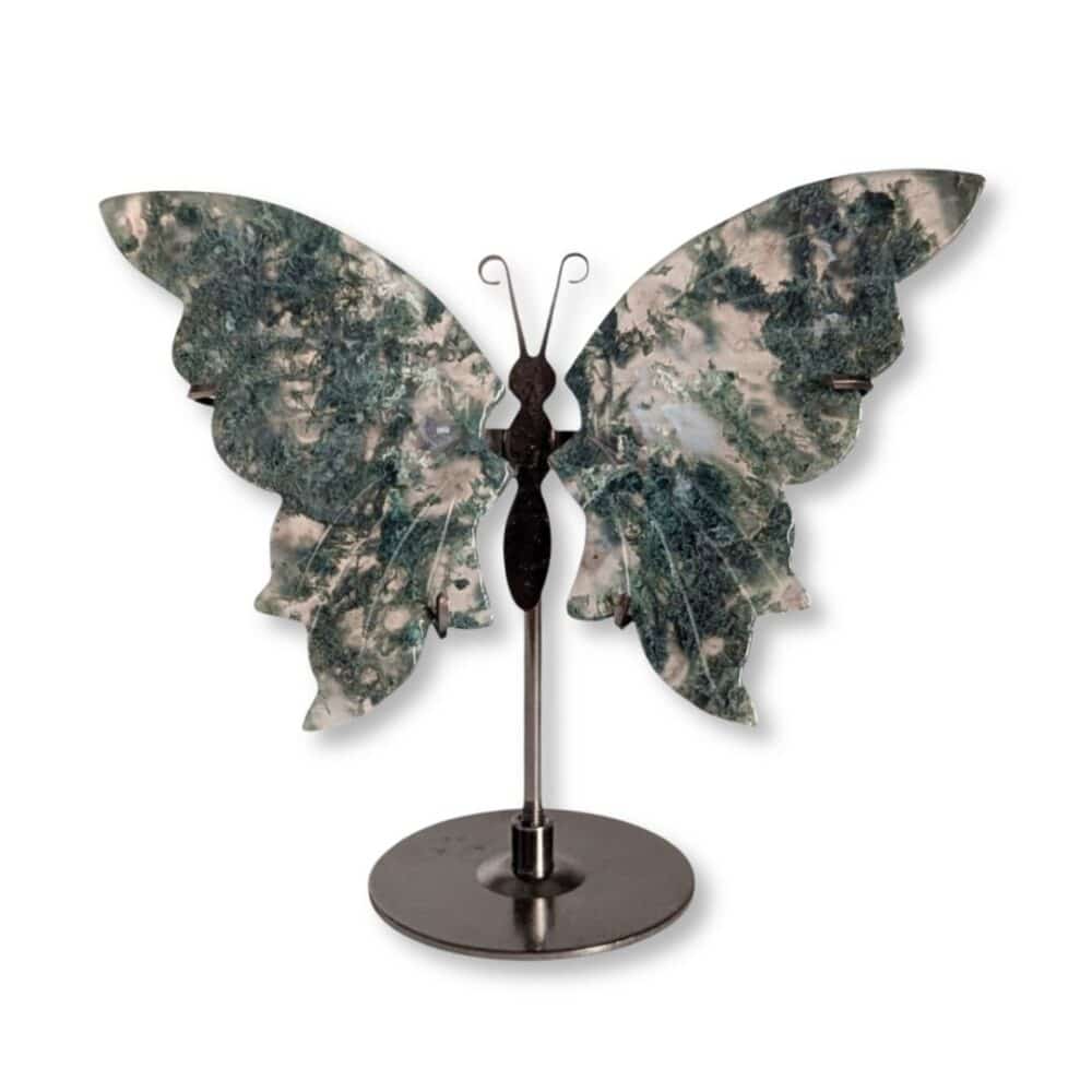 Papillon sculpté en agate mousse naturelle, pièce unique 01, vue de face – Garaulion
