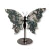 Papillon sculpté en agate mousse naturelle, pièce unique 01, vue de face – Garaulion