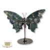 Papillon en agate mousse vu de biais, montrant le relief de ses ailes