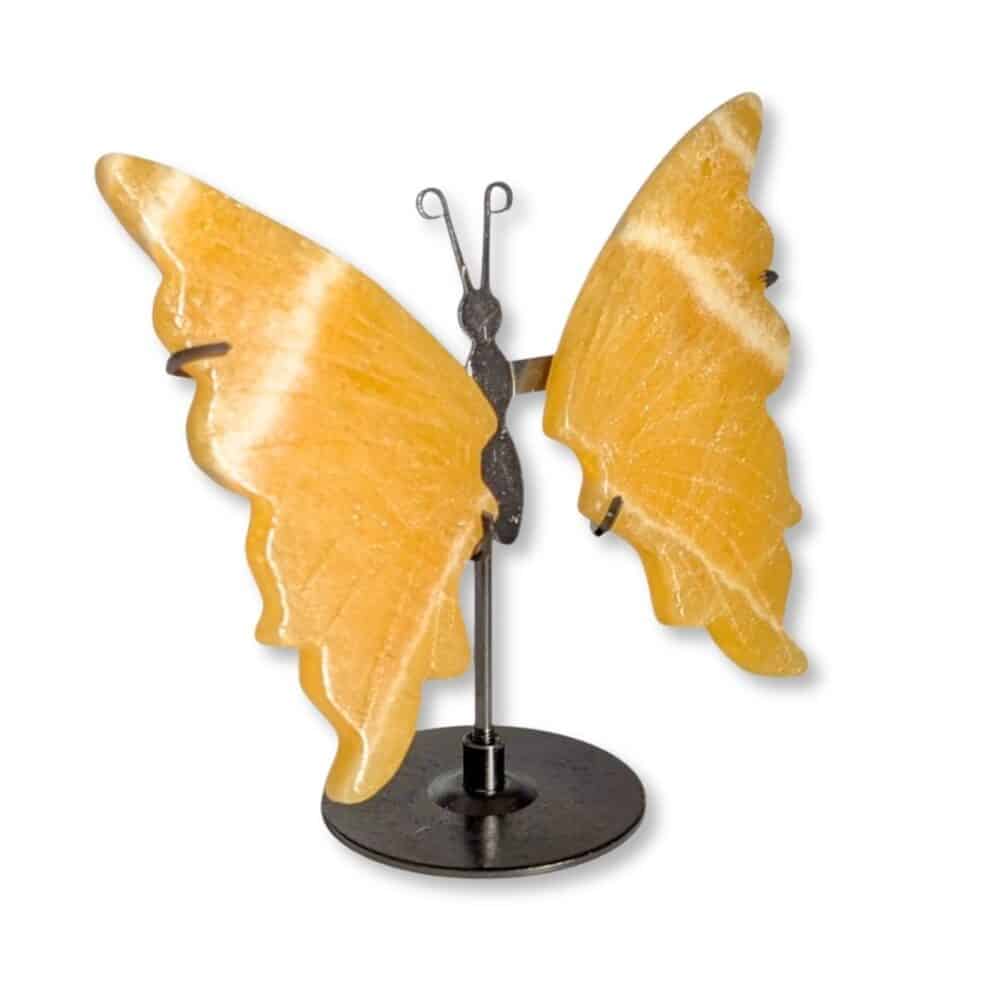 Papillon sculpté en calcite jaune naturelle, pièce unique 02, vue de face – Garaulion