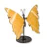 Papillon sculpté en calcite jaune naturelle, pièce unique 02, vue de face – Garaulion