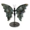 Papillon sculpté en jaspe héliotrope naturel, pièce unique 01, vue de face – Garaulion