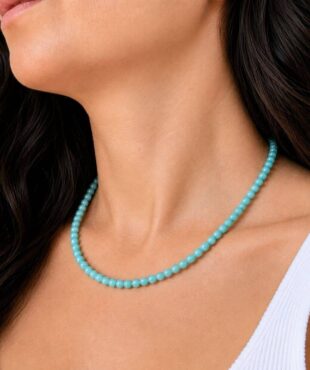 Acheter un collier en amazonite, c'est choisir un bijou en pierre naturelle élégant qui apporte une touche authentique à votre style. Le amazonite est traditionnellement apprécié en lithothérapie pour favoriser l'apaisement, l'expression des émotions et l'harmonie intérieure, faisant de ce collier une belle idée cadeau ou un plaisir à s'offrir.