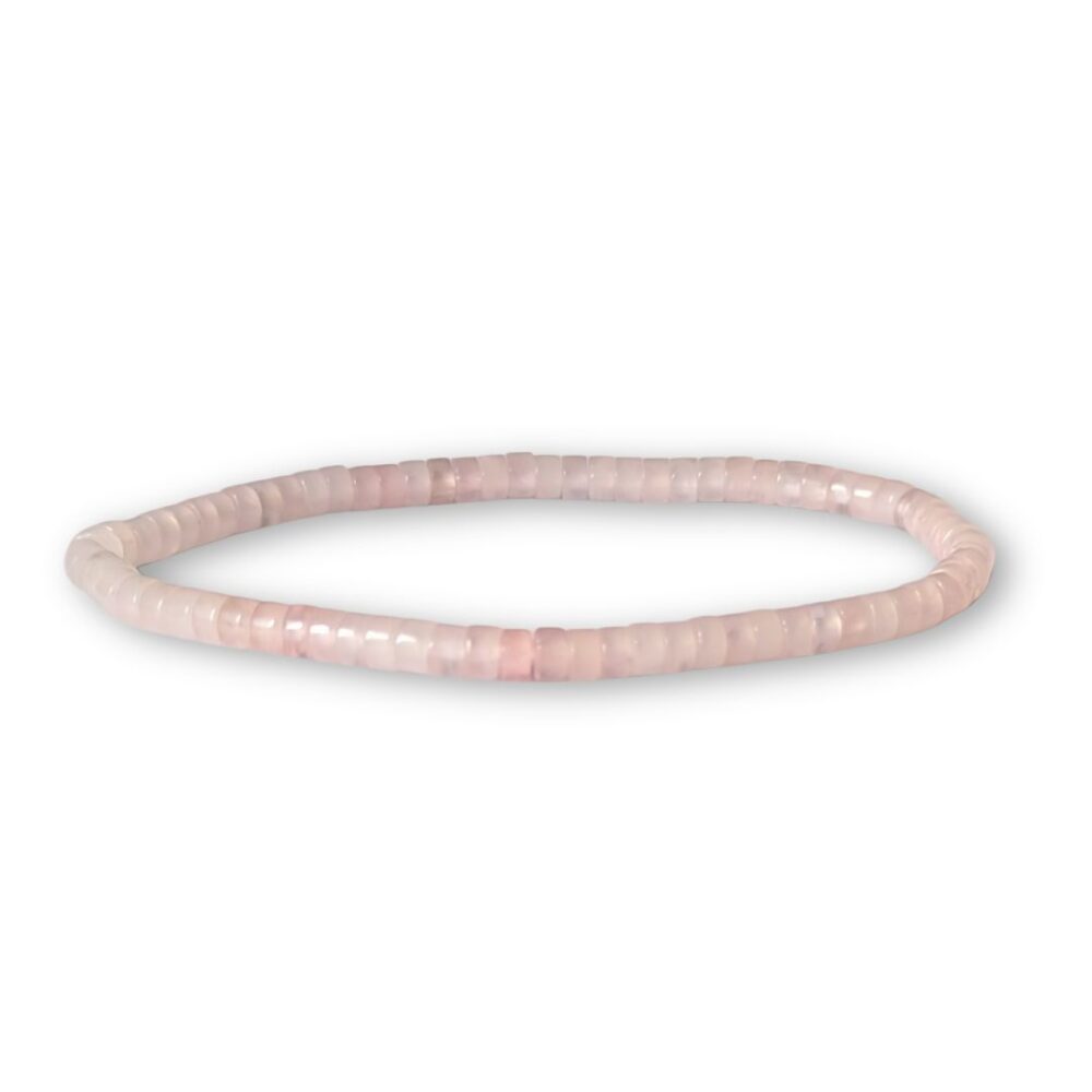 Acheter un bracelet Heishi en quartz rose naturel, une pierre reconnue pour favoriser l'amour, la douceur, l'apaisement et l'harmonie émotionnelle.