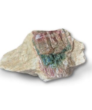 Tourmaline rose et verte sur quartz 447g